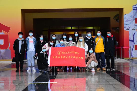 2020.11.23我院第一期青马班学员集体参观武汉抗疫展览